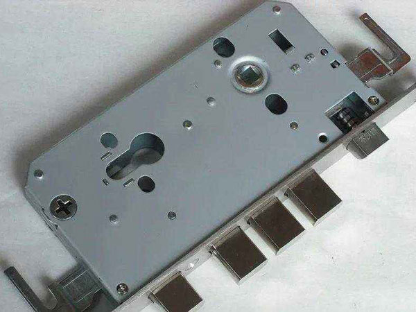 个旧24小时上门开锁公司