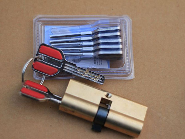 个旧24小时上门开锁公司